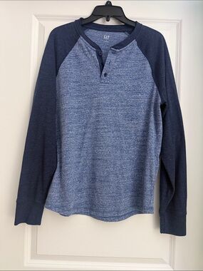 GAP Two-Tone Navy & Heather Blue Henley Raglan Shirt